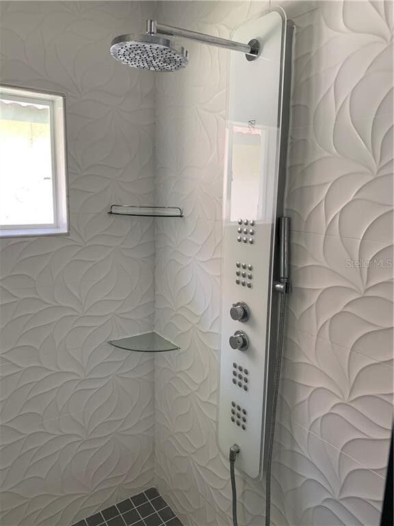 Building Photo - 5572 Memorial Dr