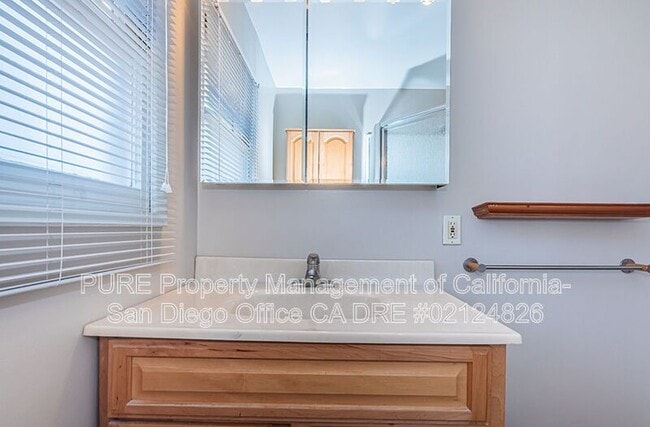 Building Photo - 6517 Delbarton St
