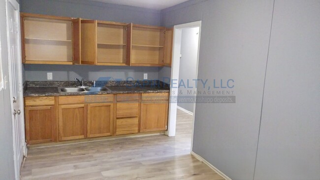 Building Photo - Charming 3-Bedroom Home - Move in by 01/15...