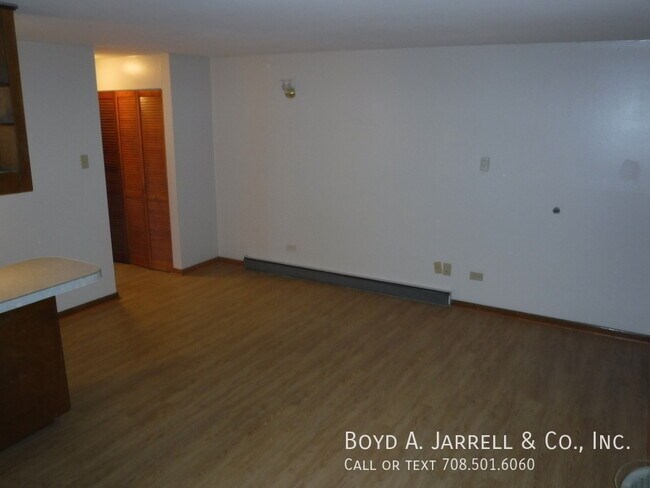 Building Photo - Immediate occupancy one bedroom