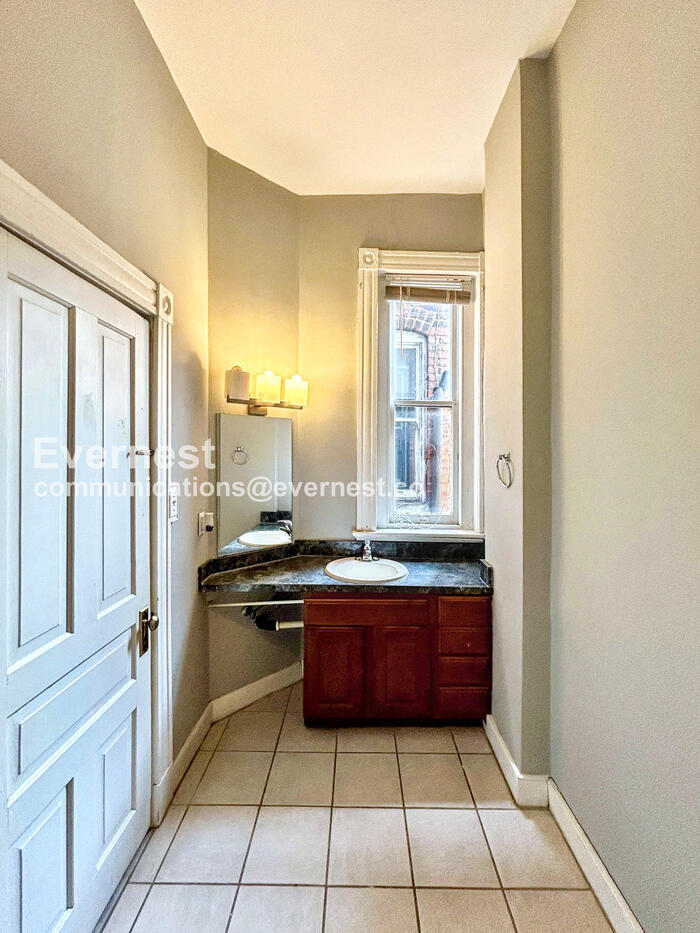 Building Photo - 2034 W Grace St