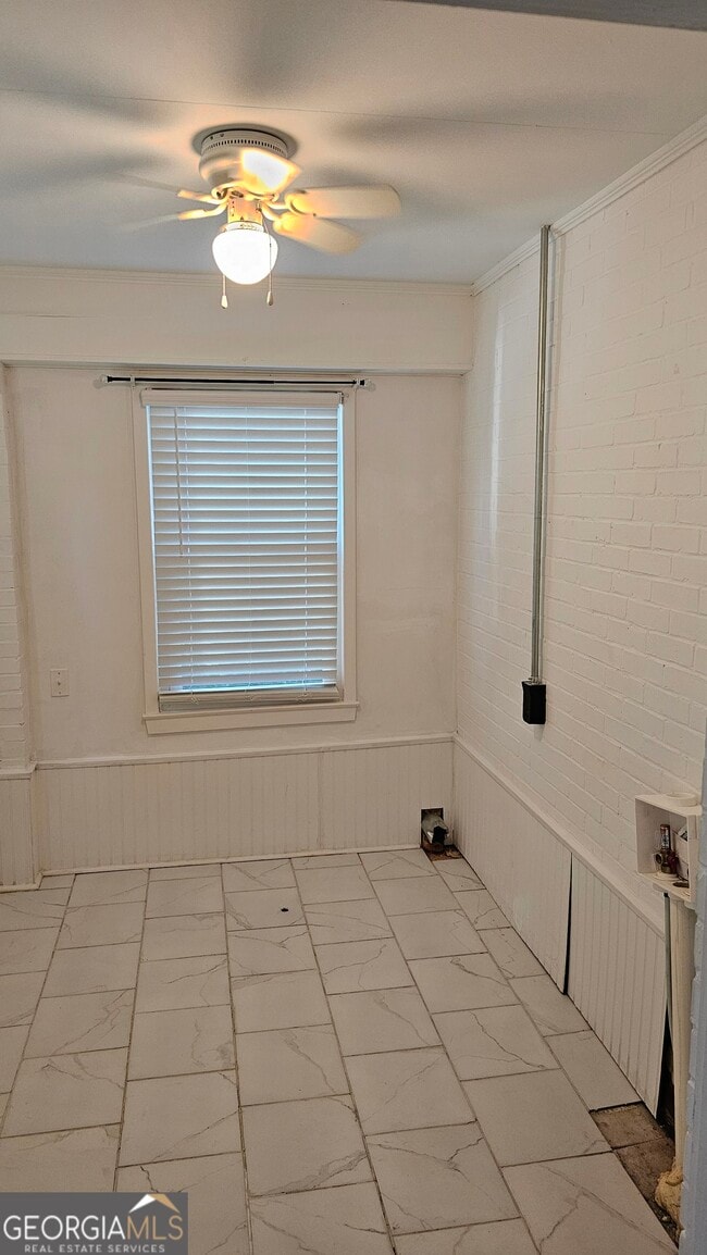 Building Photo - 1306 Davis Ave