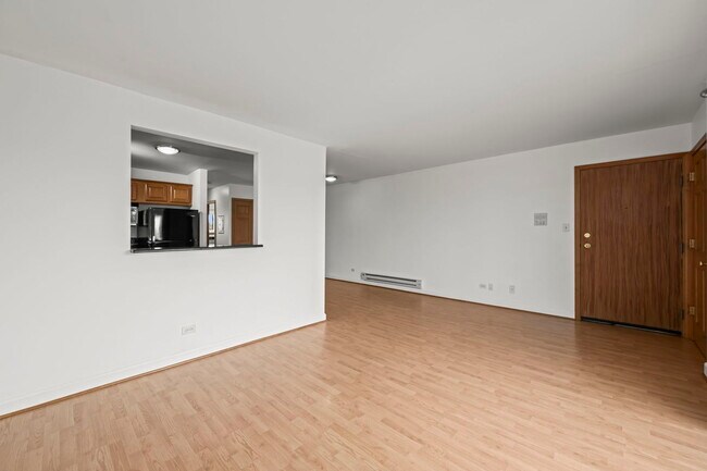 Building Photo - 1348 Geneva Dr