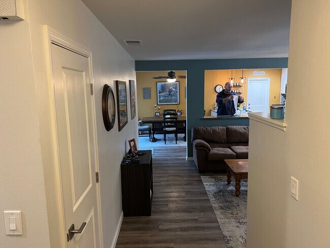 Building Photo - Gorgeous Single Story Home