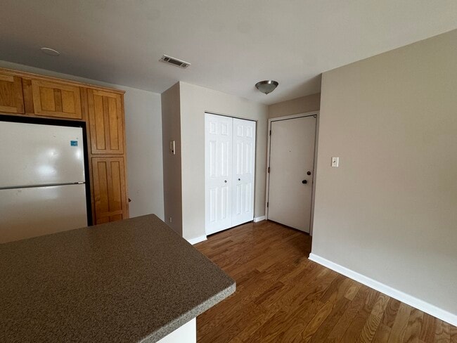 Building Photo - 10338 Parkside Ave