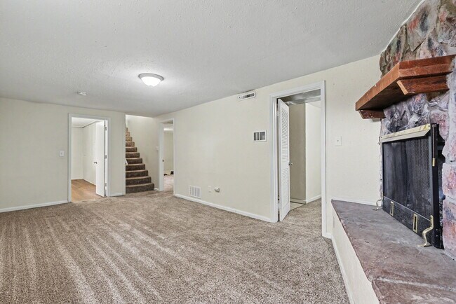 Building Photo - 1731 Auburn Dr