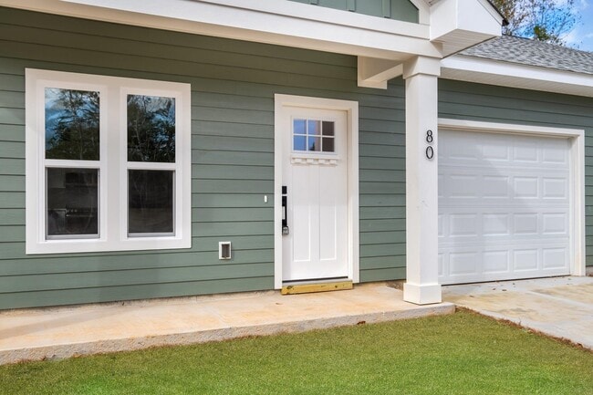 Building Photo - 80 Capri Ln