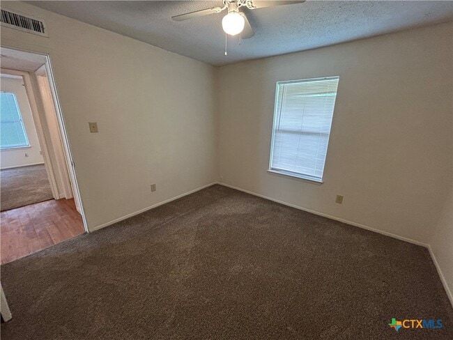 Building Photo - 1324 S Mesquite Ave