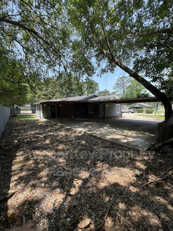 Building Photo - 615 Buford Dr