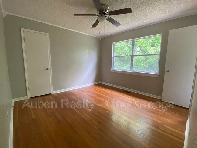 Building Photo - 545 Acorn Ct