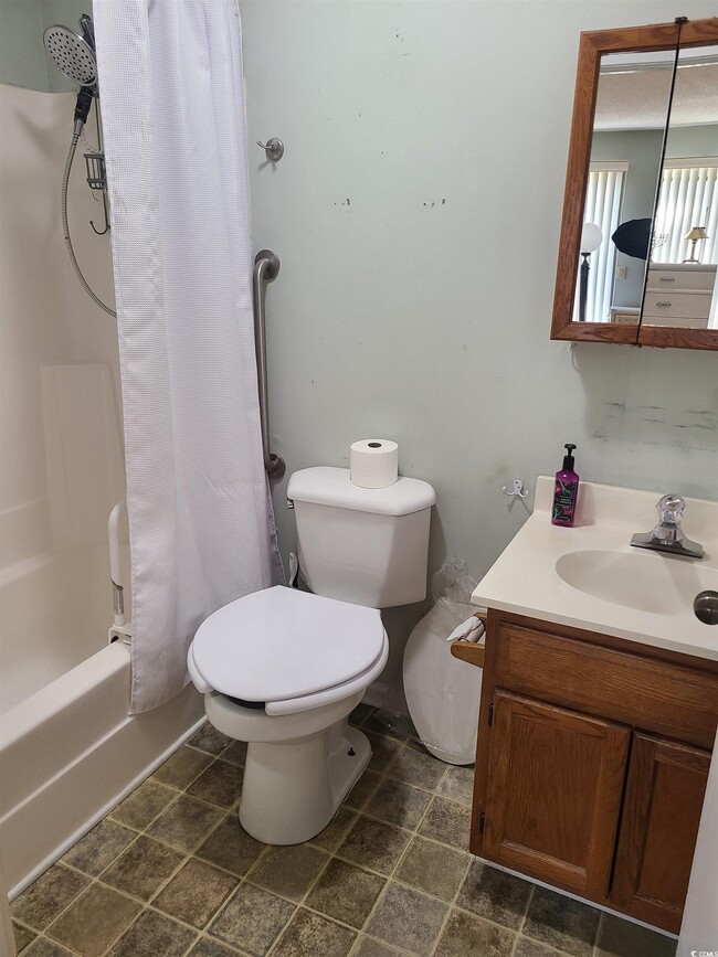 Building Photo - 1025 Plantation Dr W
