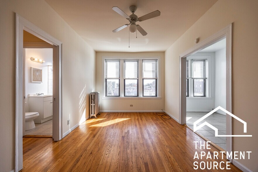 Building Photo - 2704 N Sawyer Ave