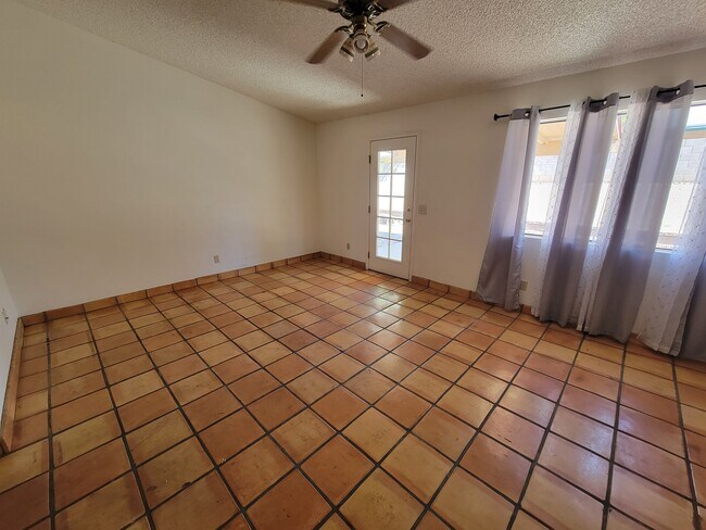 Building Photo - 9975 E Gray Hawk Dr