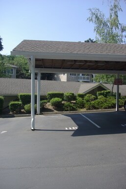 Building Photo - Bothell/Kirkland area 2nd floor 1 bed/1 bath condo with covered parking available by Jan 15th at ...