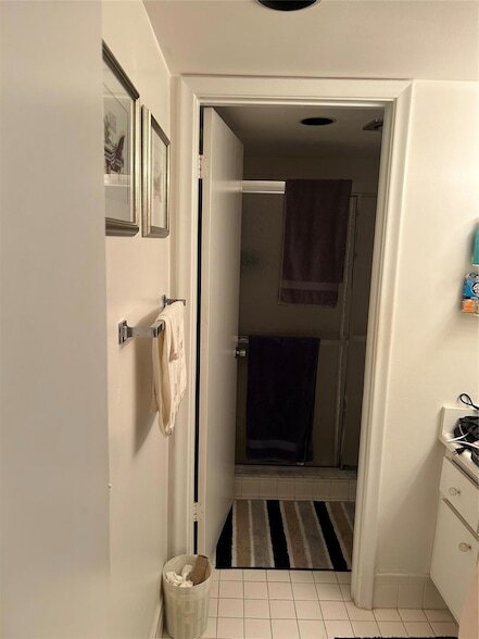 Building Photo - 1902 Bermuda Cir