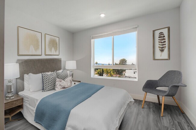 Building Photo - Vanowen 48