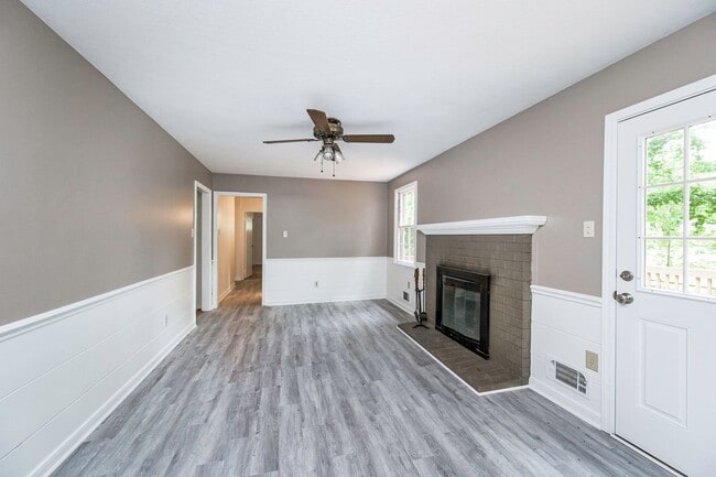 Building Photo - Charming 3BR Home with Hardwood Floors, Fireplace & Bright Living Spaces in Midlothian