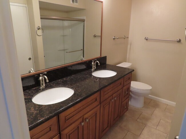 Building Photo - Updated Two Bedroom Condo in Fashion Valley / Mission Valley