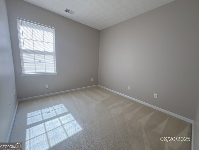 Building Photo - 1419 Wilshire Way