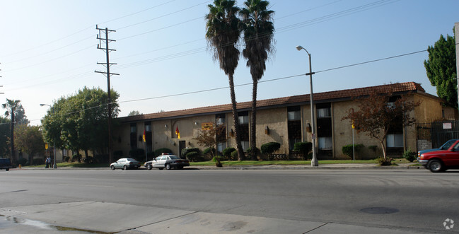 Van Rayen Apartments - Villa Van Nuys Apartments