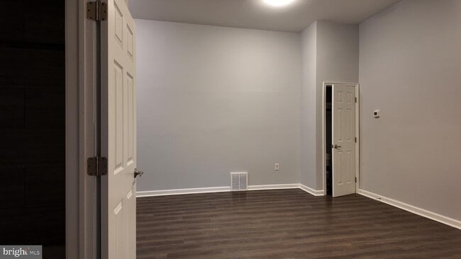 Building Photo - 105 S Morton Ave