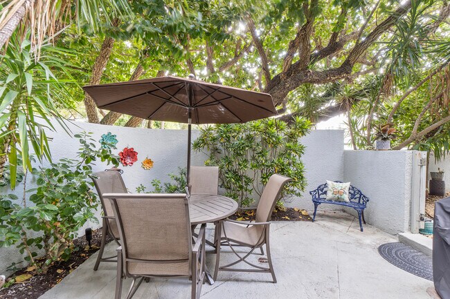 Building Photo - 250 S Ocean Blvd