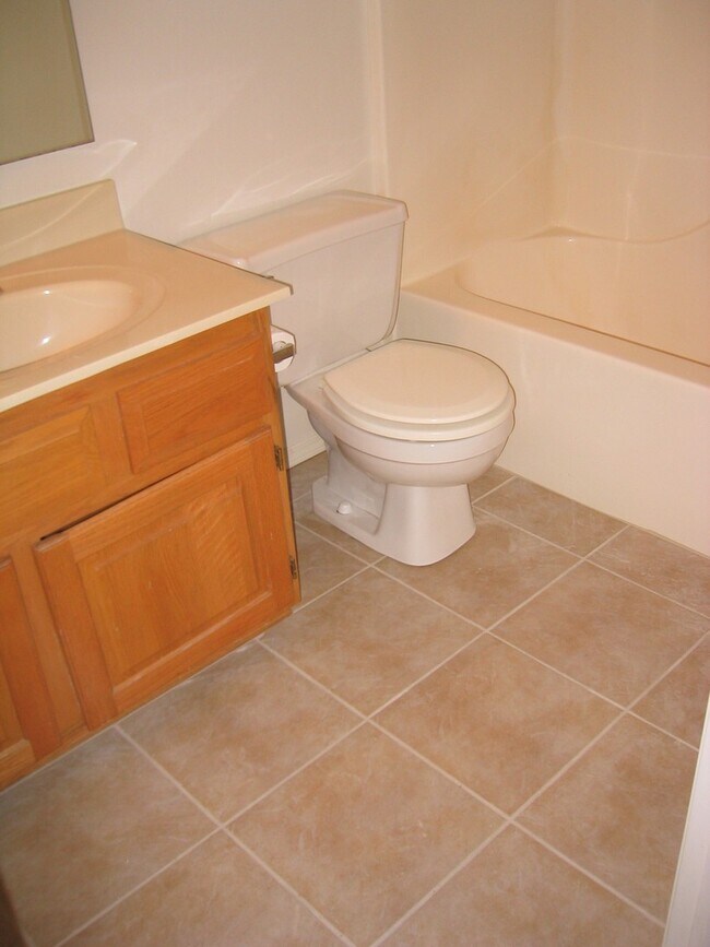 Building Photo - Great Arboretum location - 1 bedroom lofte...