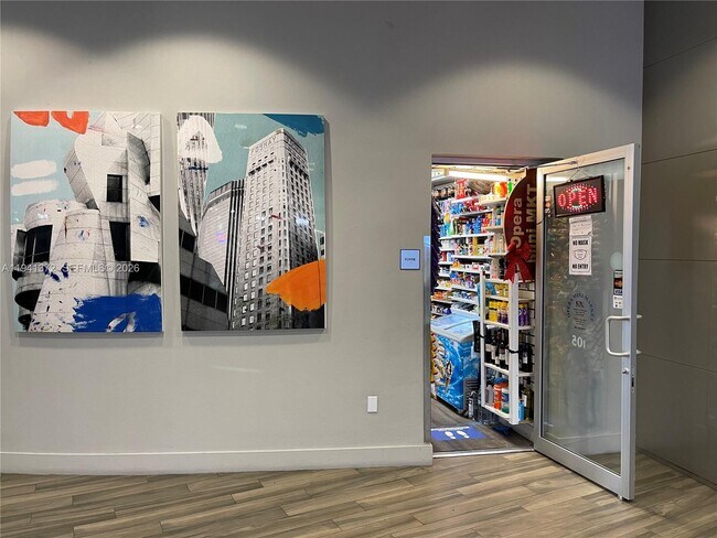 Building Photo - 1750 N Bayshore Dr