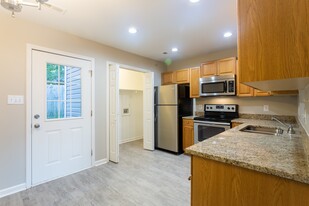 Building Photo - 220 Halo Dr