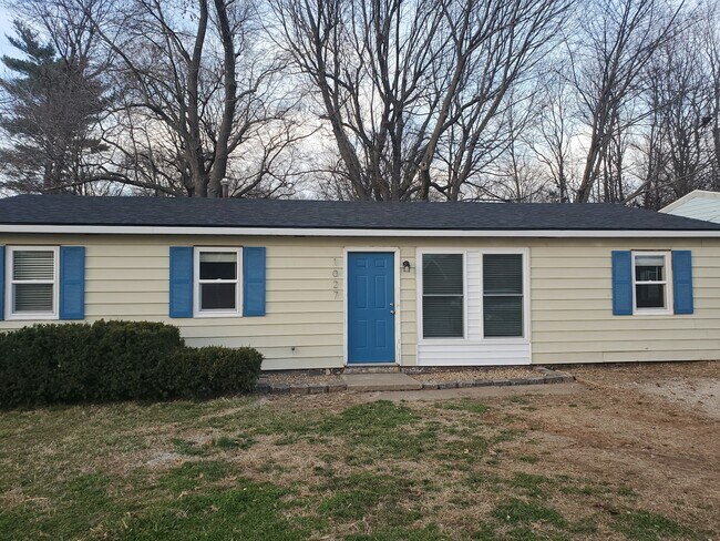 Building Photo - 1027 E Villa Marie St