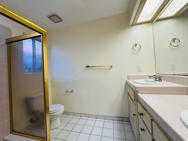 Building Photo - $2,495 Maple & Teague 3 Bed, New Floors & New Paint, Meridian Ave. Fresno