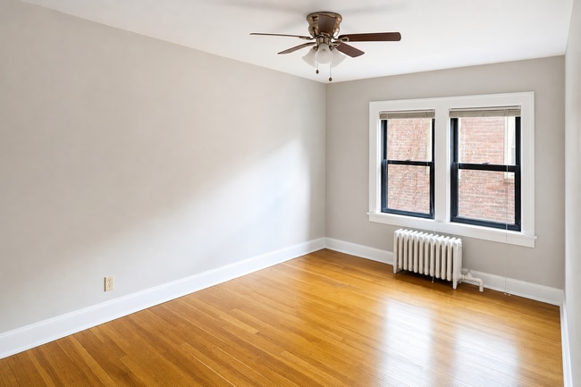 Interior Photo - SHADY DRIVE WEST-- 194