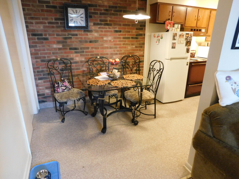 Dining Area - 1553 W Grandview Blvd