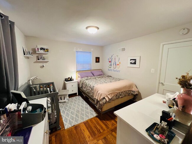 Building Photo - 909 S Irving St