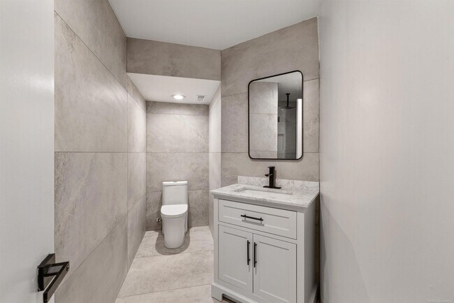 Building Photo - 300 Camelot Way