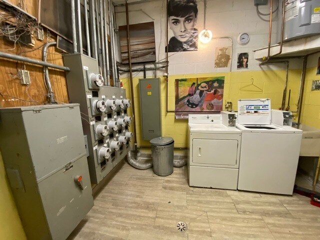 Building Photo - 1455 W Fullerton Ave