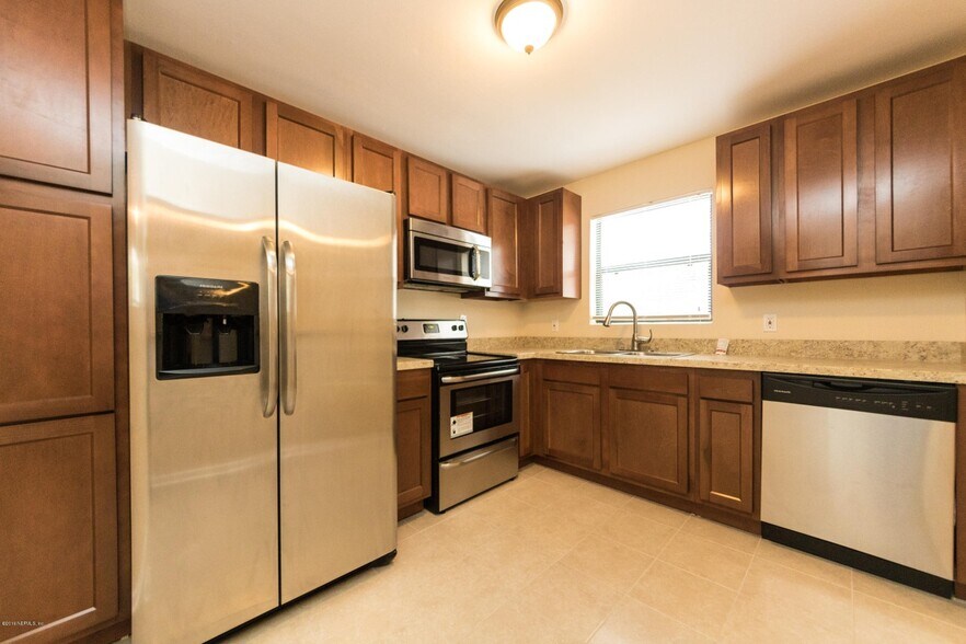 kitchen - 3248 Shetland Rd W