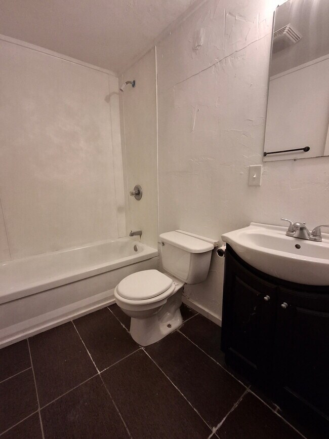 Building Photo - 1807 W 27th St