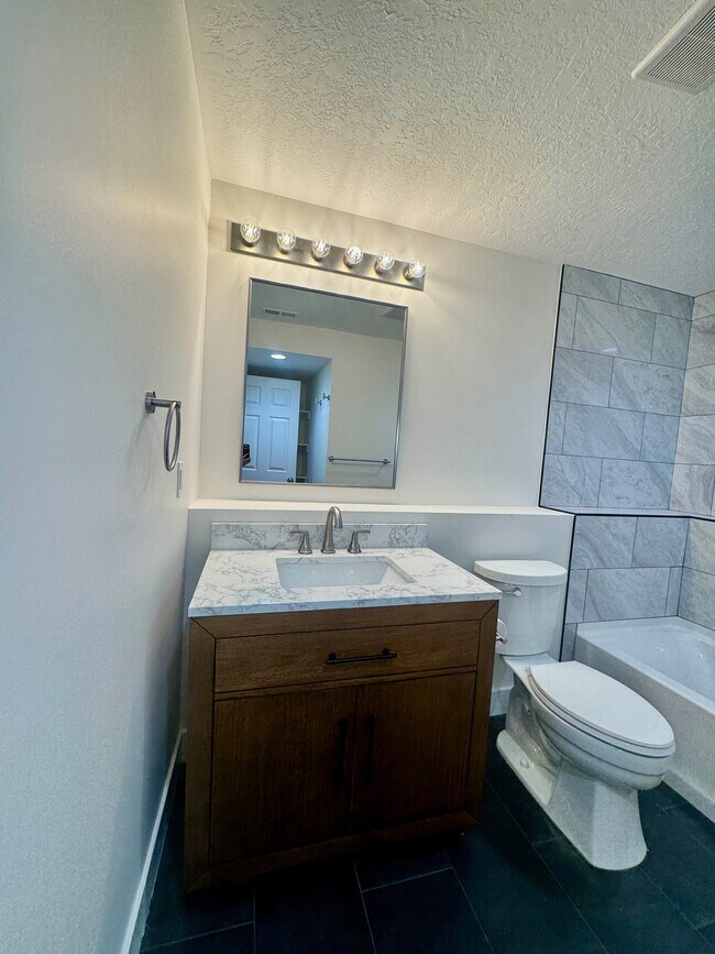 Building Photo - 917 Dorothea Way