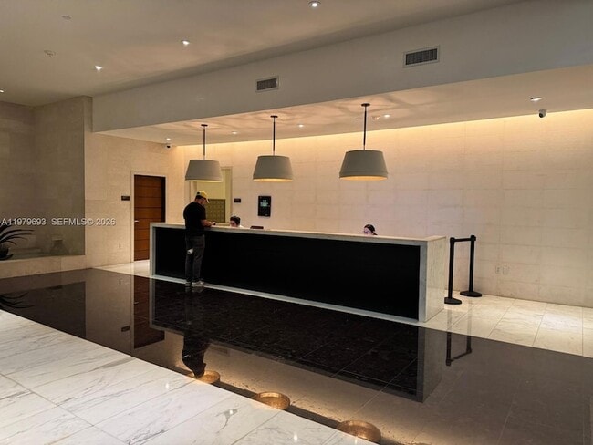 Building Photo - 200 Biscayne Blvd Way