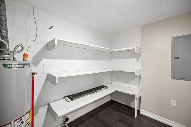 Building Photo - 200 Spencer Dr