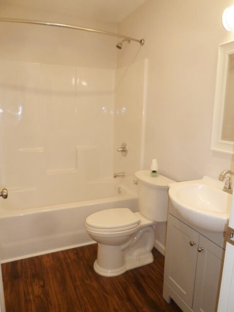 Building Photo - Sleek and Stylish, newly renovated 2 bedro...