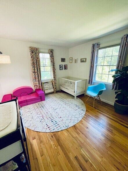 Downstairs bedroom great light wooden floors - 2200 Washington Ave