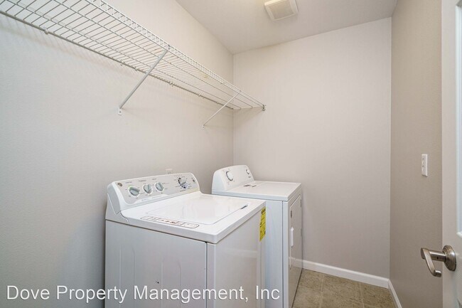 Building Photo - 3 br, 2.5 bath House - 12412 NE 70th Circle