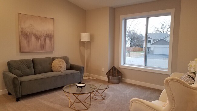 Building Photo - Single Family Home - Great location!