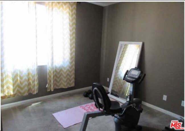 Building Photo - 9644 Pine Orchard St