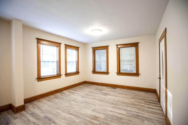 Building Photo - 724 Laramie St