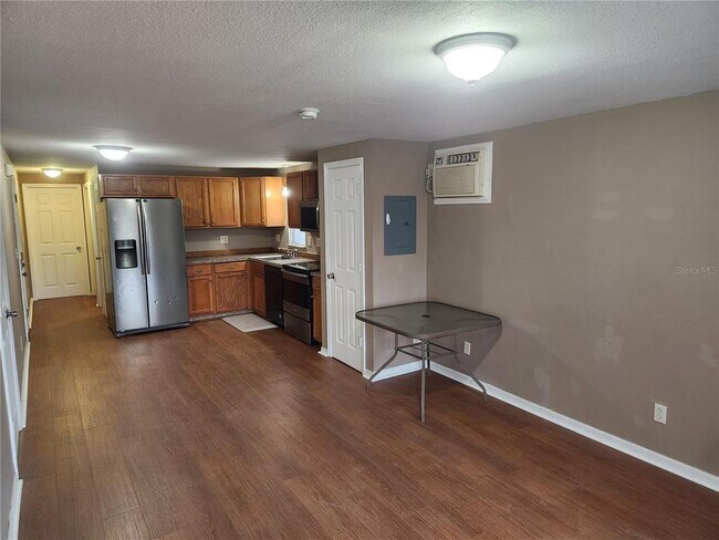 Building Photo - 1215 Skyview Blvd