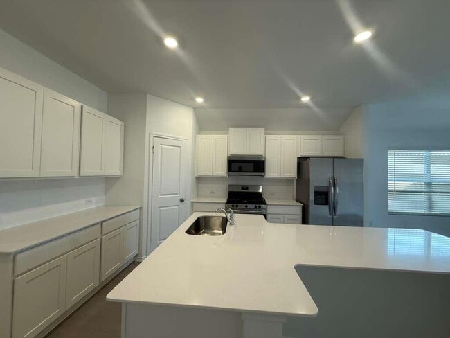 Building Photo - 205 Herald Dr