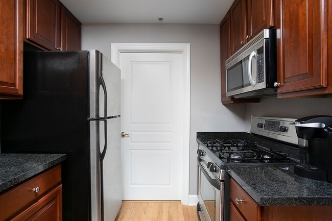 Building Photo - 1 Bedroom w/Den Condo In Meadowmont Villag...